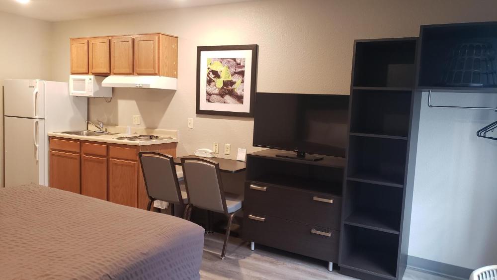 Double Room with Roll In Shower - Disability Access/Non-Smoking interior
